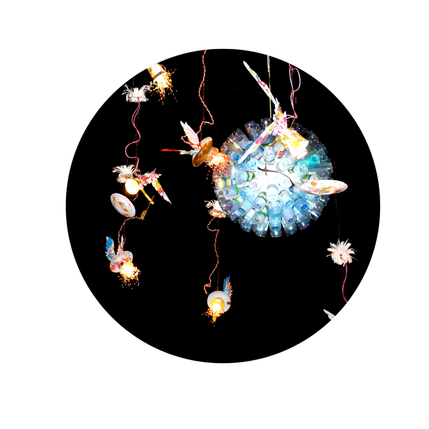 Atelier W - Kunst & Grafikdesign - Leuchtende kugelförmige Kunstwerke, Kronleuchter